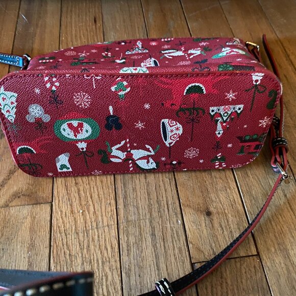 DOONEY & BOURKE 2019 Disney HOLIDAY YULETIDE Christmas Farmhouse Crossbody Bag - Picture 3 of 4